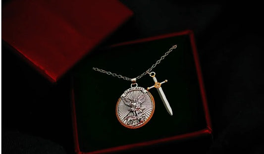 Cadena San Miguel Arcangel: material plata y baño en oro 18k
